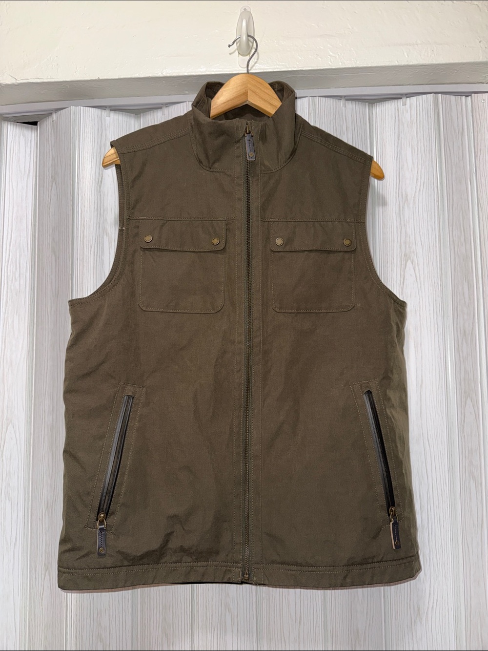 Ariat Men's Olive Brown Zip-Front Insulated Vest  Size Medium New with Tag